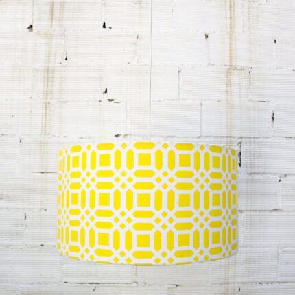 Lámpara de techo con pantalla de tela en estampado amarillo