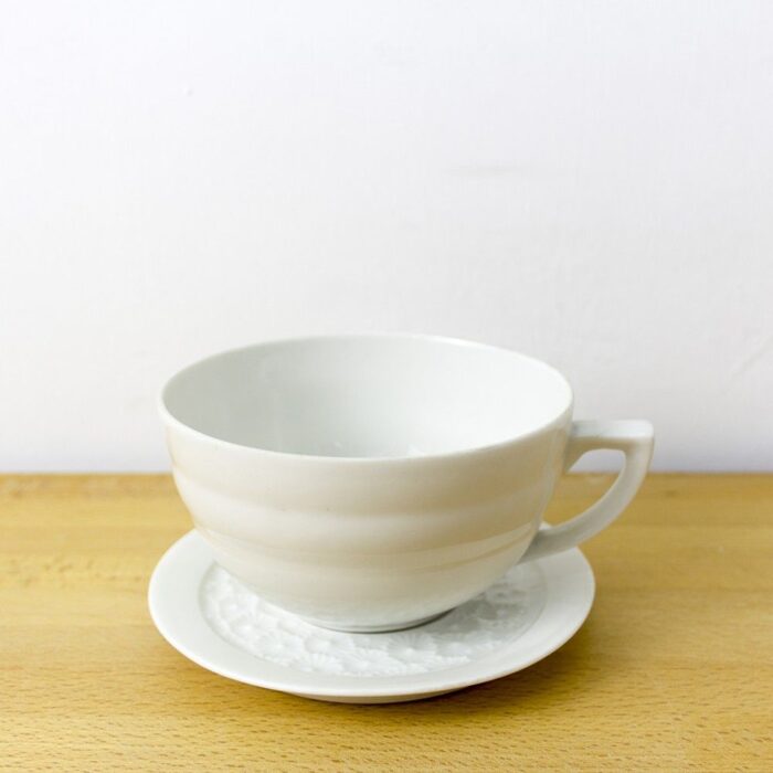 Set de taza y plato de porcelana blanca años 50